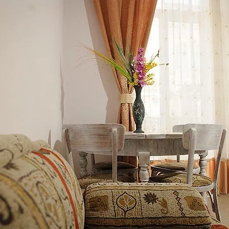 Anna Apartments *